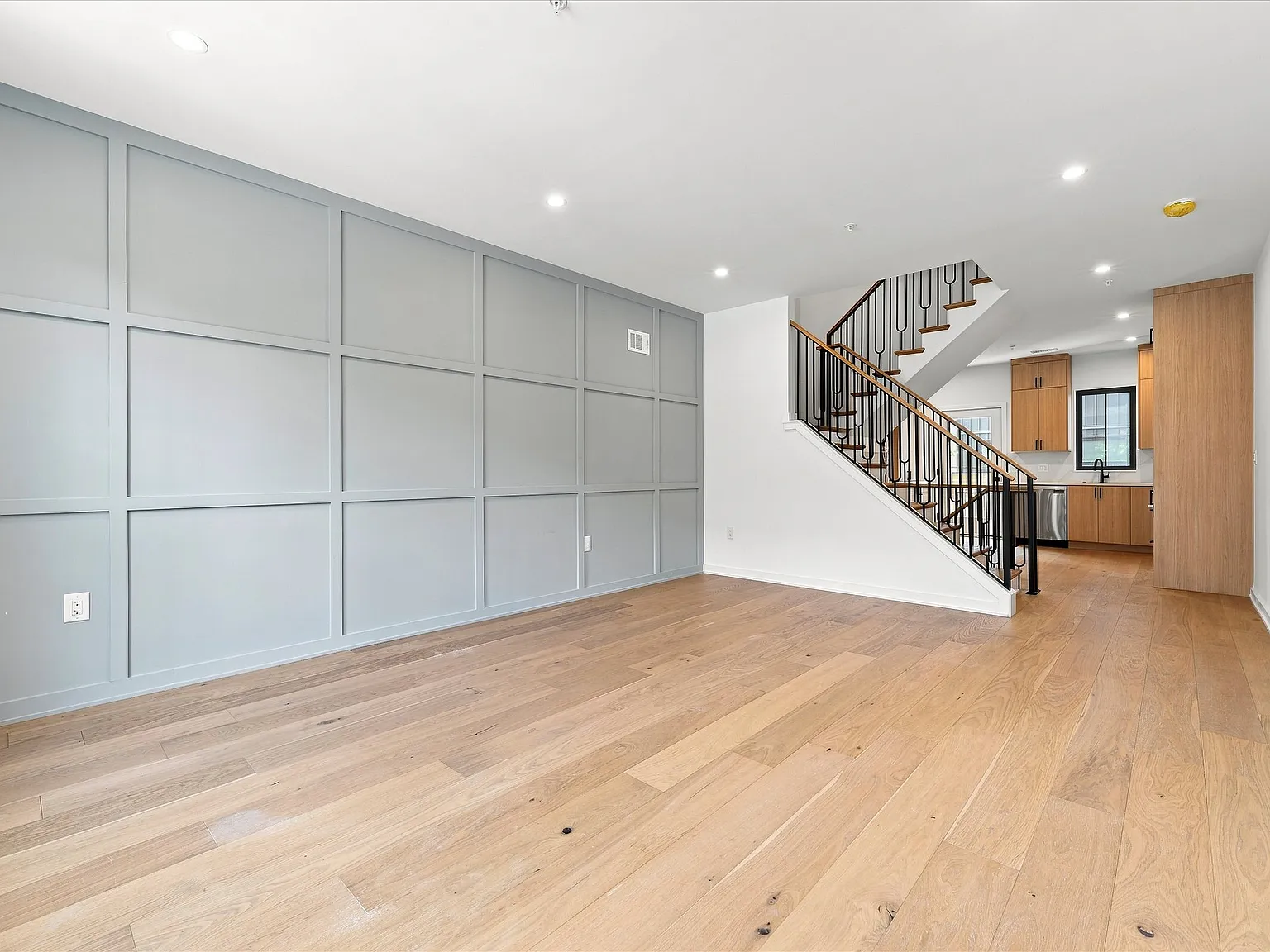 3 bed, 2.5 bath, 2300 sqft, $6,250 — Photo 4