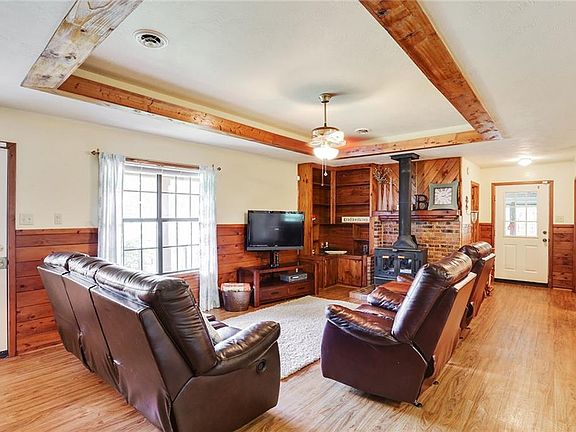 4th image of 891 Pinecone Dr