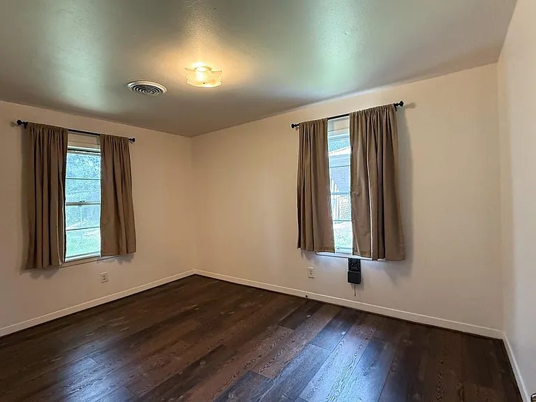 515 Elm St — Photo 16