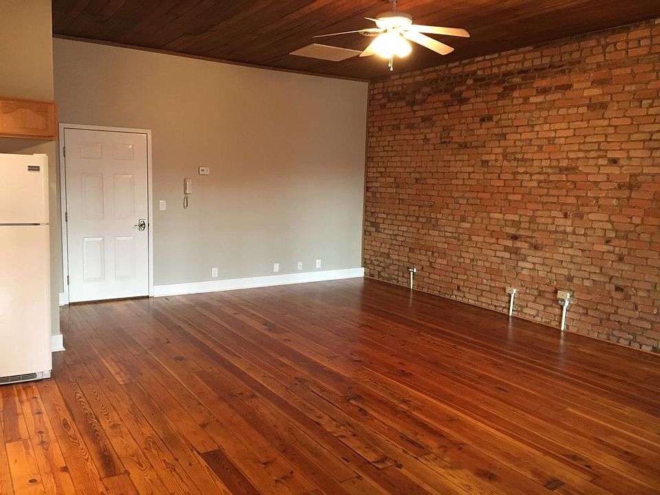 Living / Kitchen Area