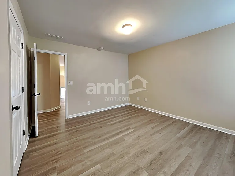 556 Crestmont Ln — Photo 21