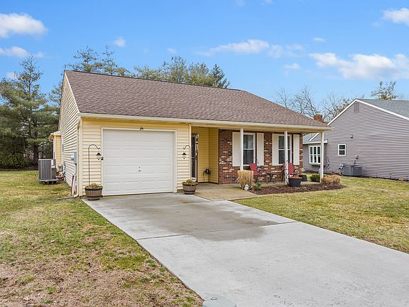 2nd image of 29 Fireside Cir