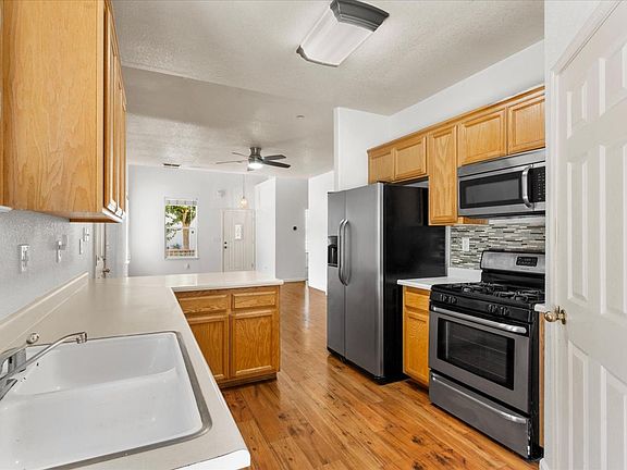 3rd image of 1595 Greenwich Cir
