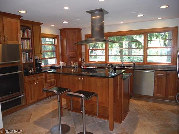 3rd image of 80 Meadowhill Ln