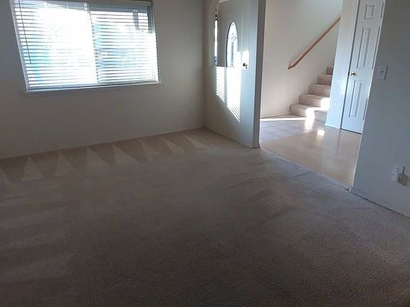 4th image of 5602 Holly Way