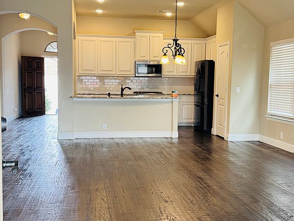 3rd image of 5820 Priory Dr