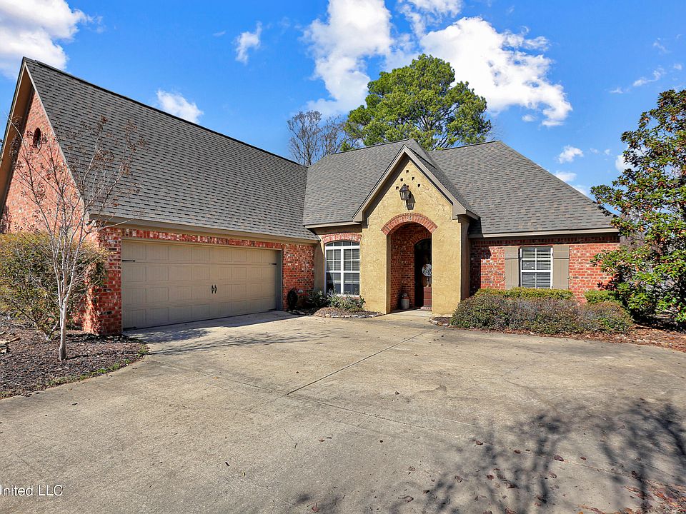1st image of 108 Meadow Park Dr
