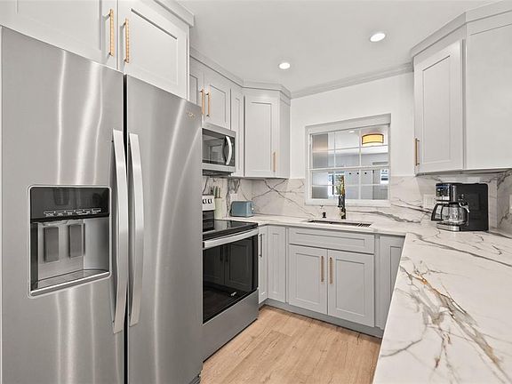 5th image of 11225 2nd St E