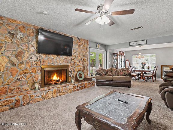 3rd image of 13704 Coleman St