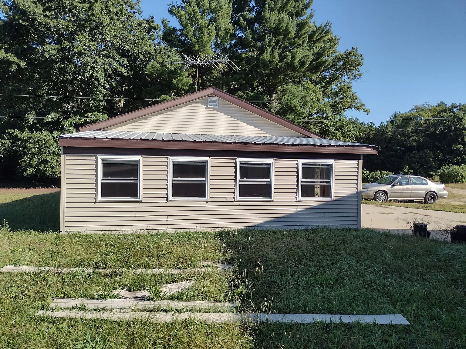 W 100th St, Grant — Photo 4