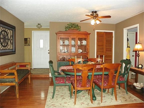 Formal Dining w/Hardwood Floors