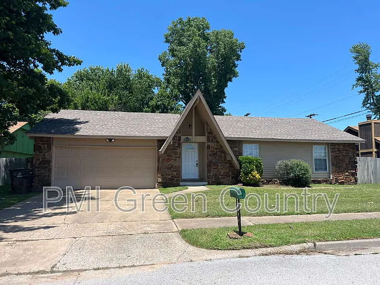 900 W Norman St — Photo 1