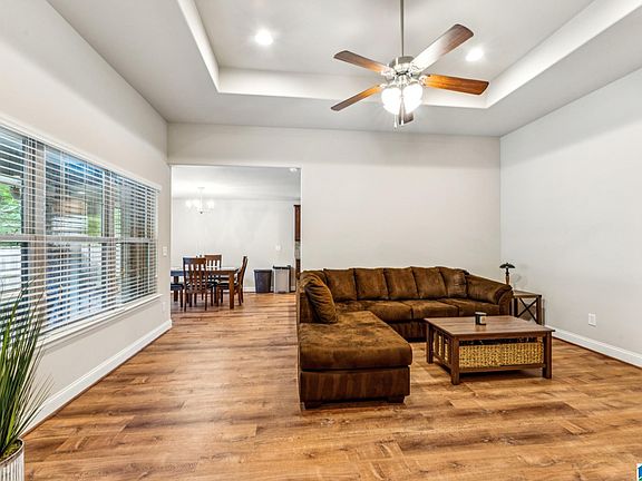 5th image of 424 River Crest Dr N