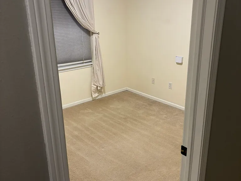 3075 Oxford St — Photo 16