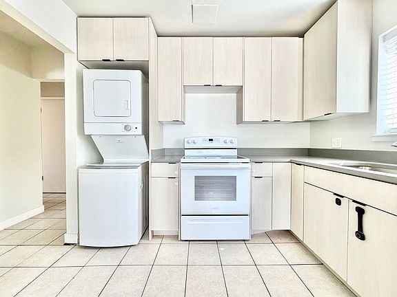 5th image of 724 30th St