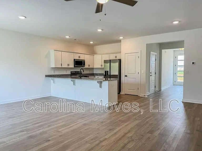 1431 Darrowby Way — Photo 6