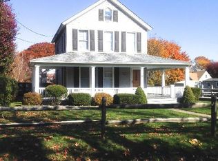 129 Cedar St, Amityville, NY 11701