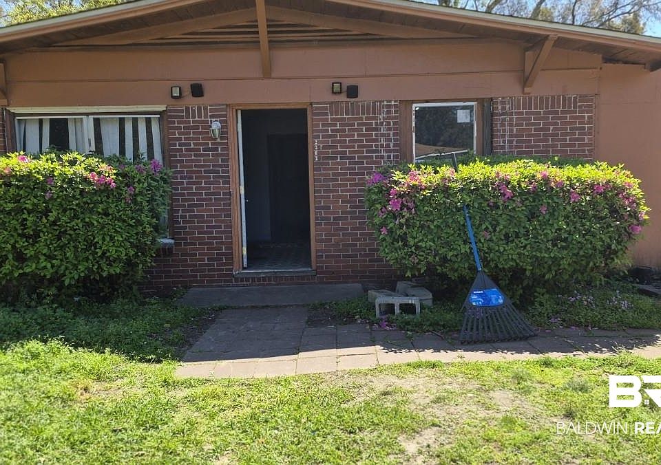 1st image of 2207 Roberta Dr