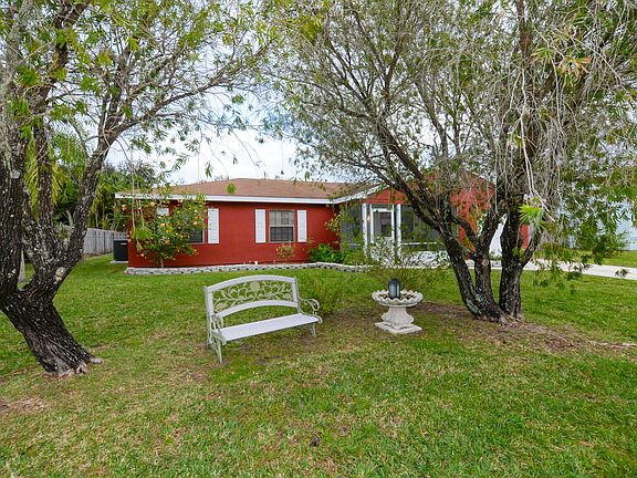 5th image of 1431 SE Belcrest Street
