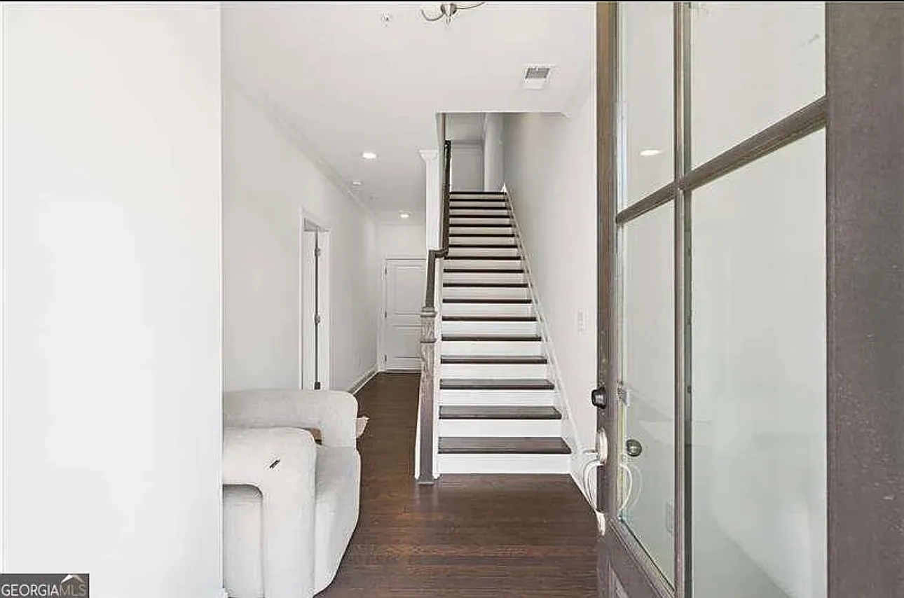 3 bed, 1800 sqft, $4,300 — Photo 3