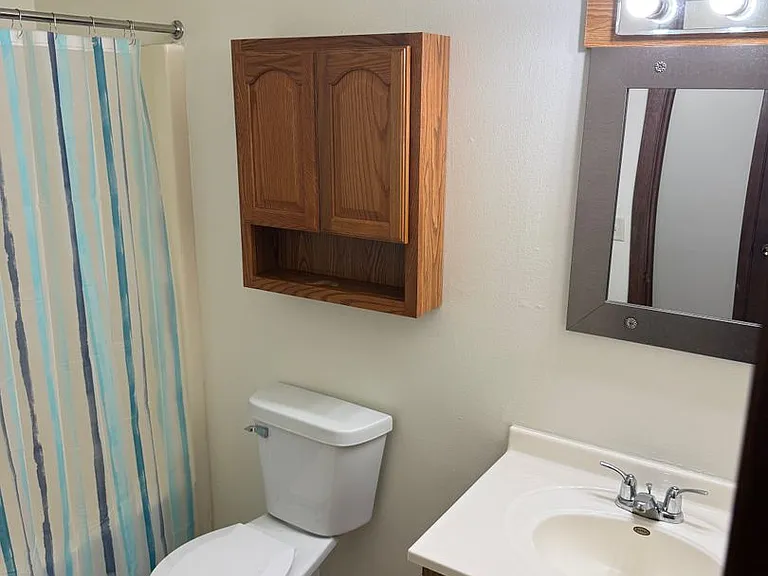 Immaculate Updated 2 Bedroom 1 bath — Photo 28
