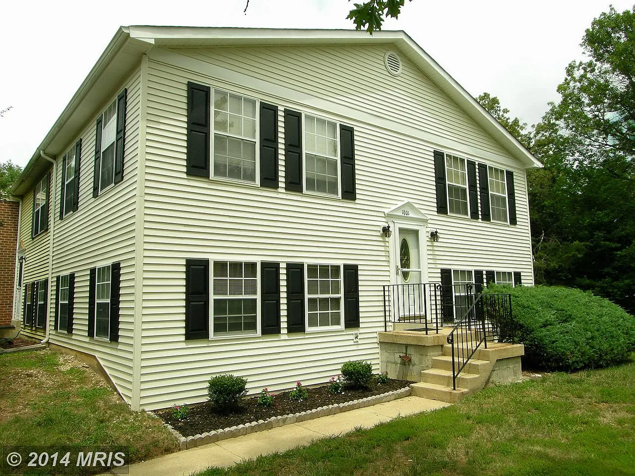 1001 Victoria Pl photo 1