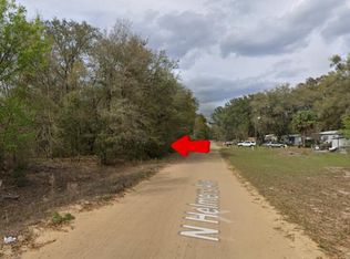 2 N Helmers Ave, Interlachen, FL 32148