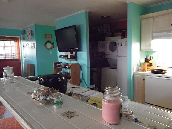 2nd image of 164 Plum St