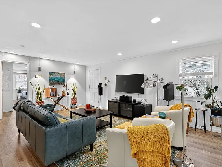 5412 York St #B — Photo 3