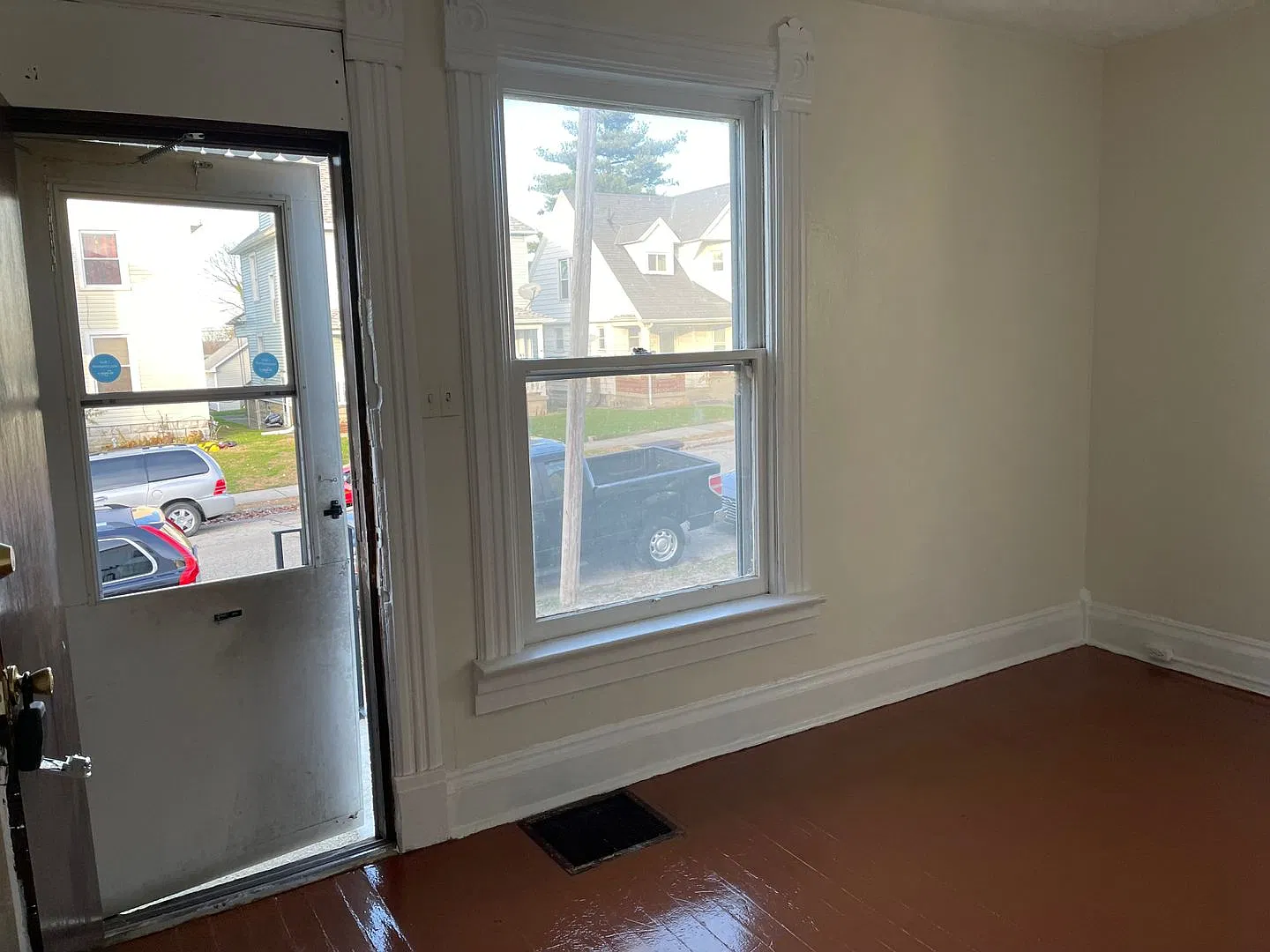 132 Pleasant Ave — Photo 2