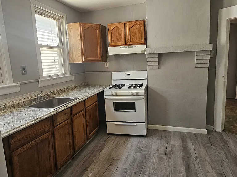 291 S Clinton St #3 — Photo 4