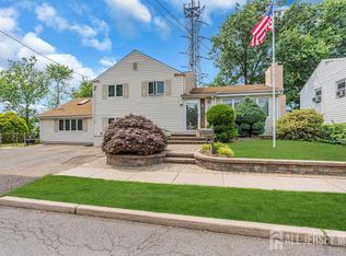 35 Albert Dr, Parlin, NJ 08859