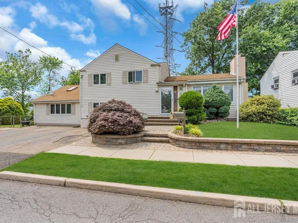 35 Albert Dr, Parlin, NJ 08859