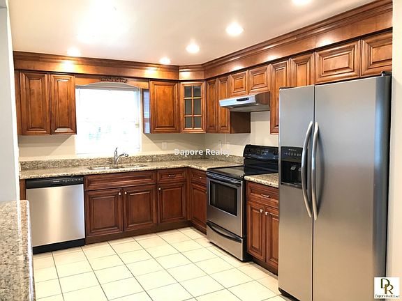 2nd image of 512 Ellendale Dr