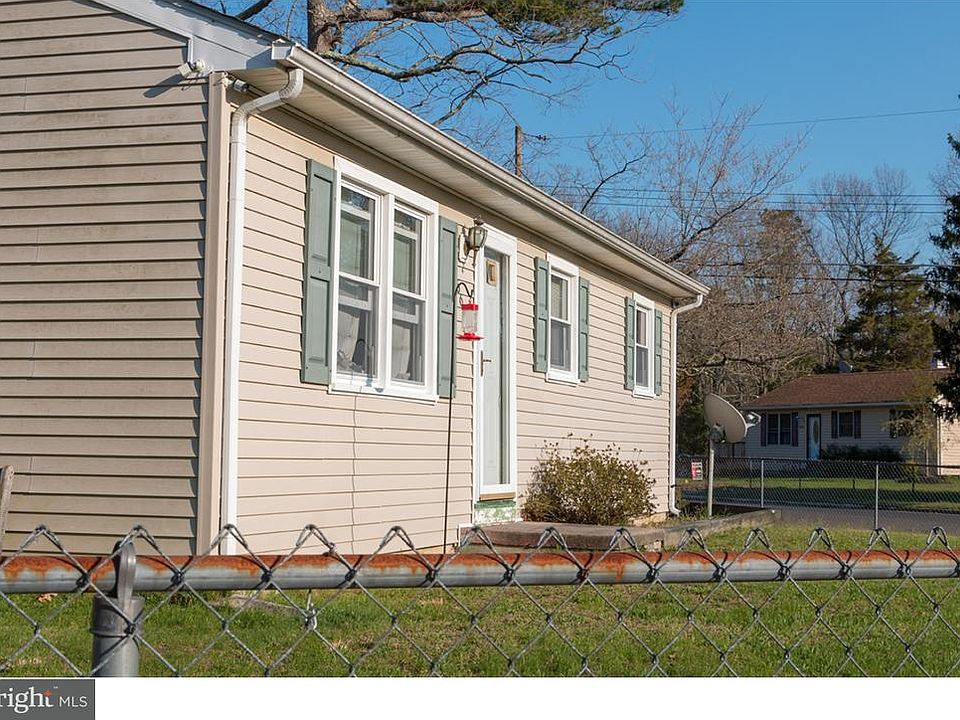 1st image of 560 Cabot Dr