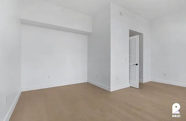 Rented by REZI | media 31