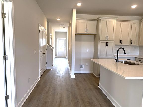 4th image of 5089 Blackberry Ln