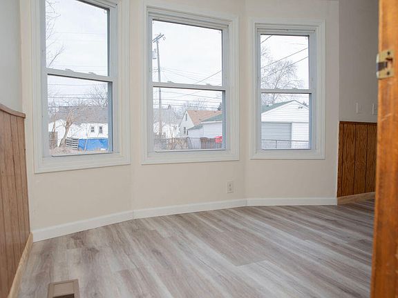 5th image of 25468 Hopkins St