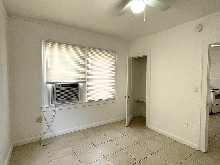 1011 SW 4th St #4 — Photo 15