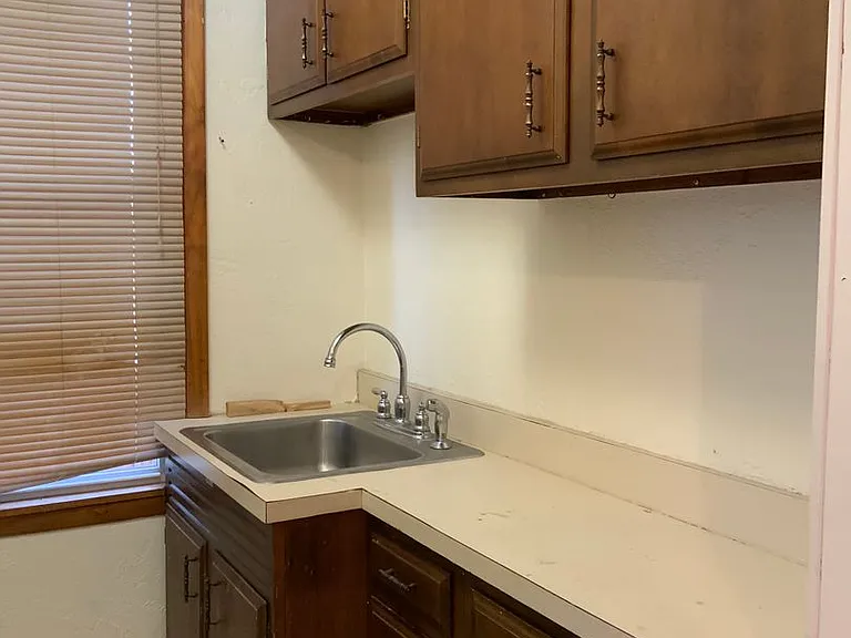 337 Decker Ave — Photo 8