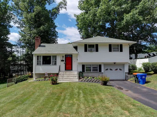 11 Pilgrim Lane, Wallingford, CT 06492