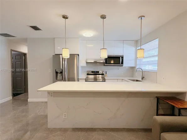 724 NE 3rd St #1, Hallandale, FL 33009