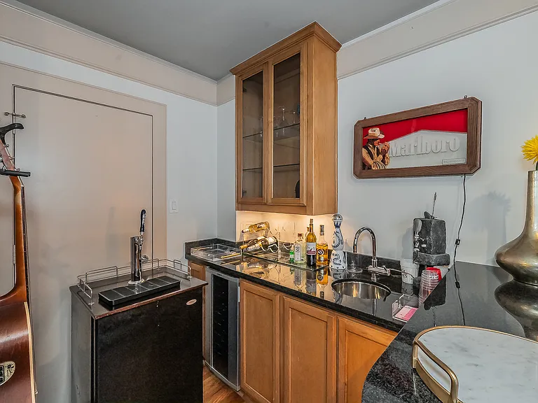 3911 Gilbert Ave #G — Photo 11