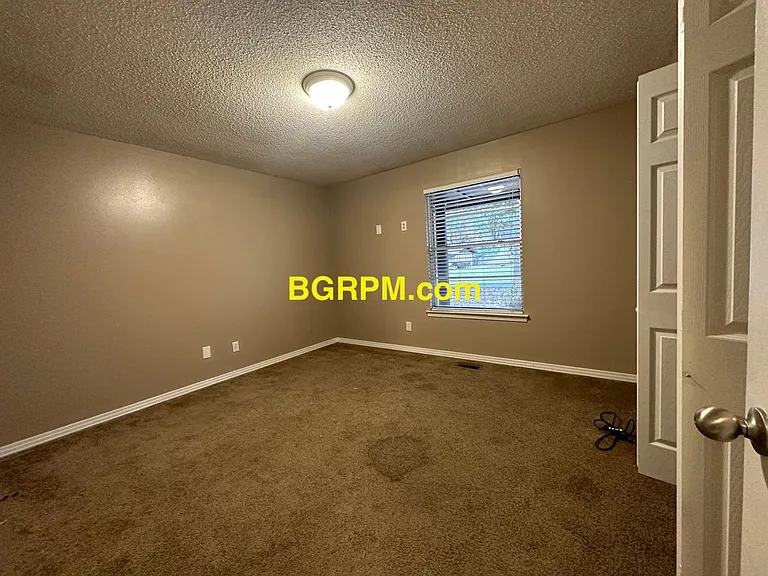 119 Foxdell Cir — Photo 6