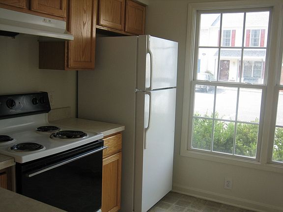 3rd image of 1163 Commercial Ct