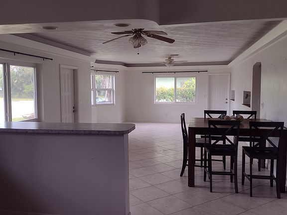 5th image of 225 E 29th Ct