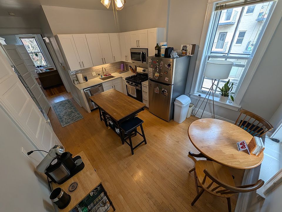 1st image of 1615 W Cornelia Ave #2