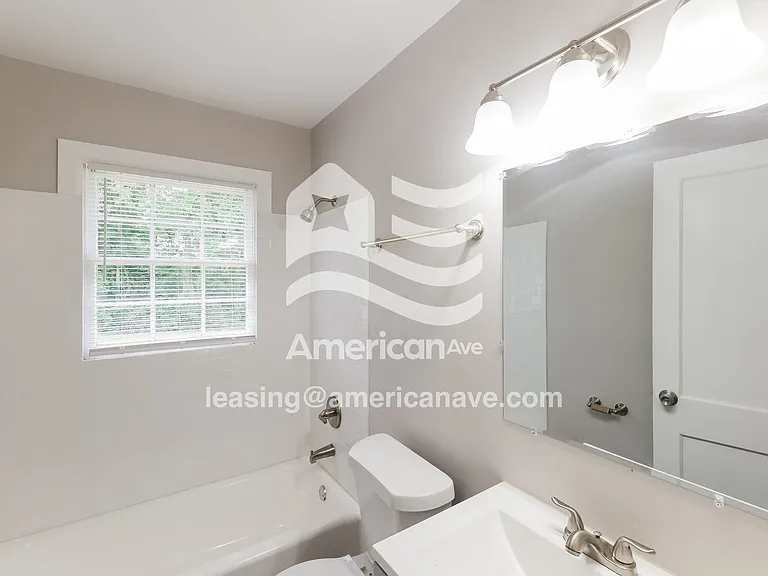 1433579_013_bathroom_12819302.jpg