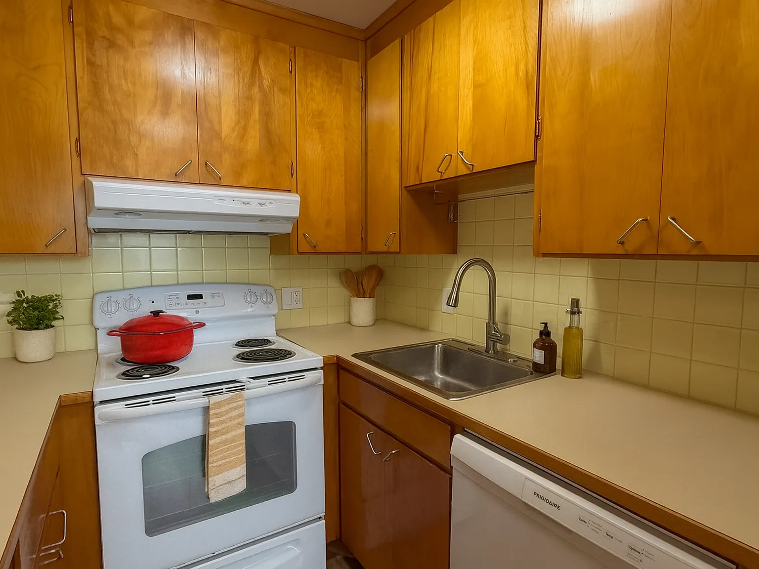 Sunnyside Apartments — Photo 3