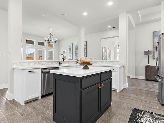 3rd image of 2803 Capitol Pl
